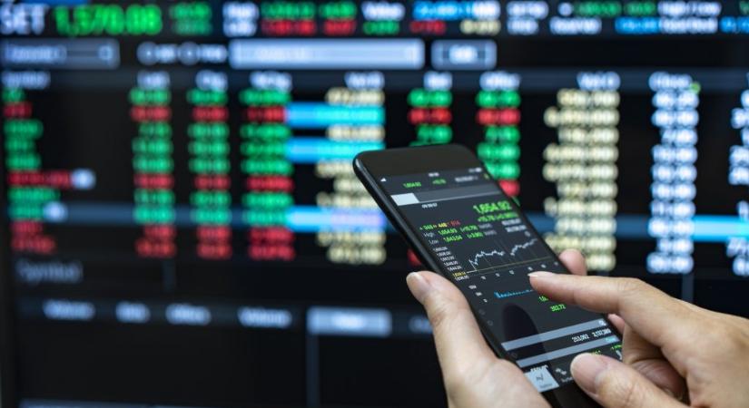 Négy hetes csúcsra tört a forint a háborúról érkező jó hírek nyomán