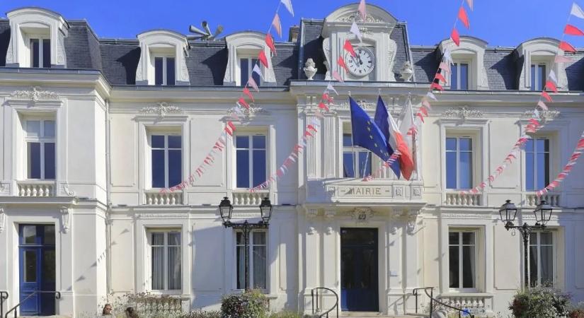 Mi zajlik Franciaországban? Sorra tűnnek el az EU-zászlók a városházákról