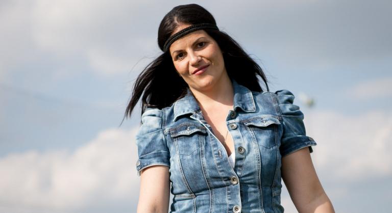 Mentőhelikopterrel vitték kórházba Oszter Alexandra gyermekét