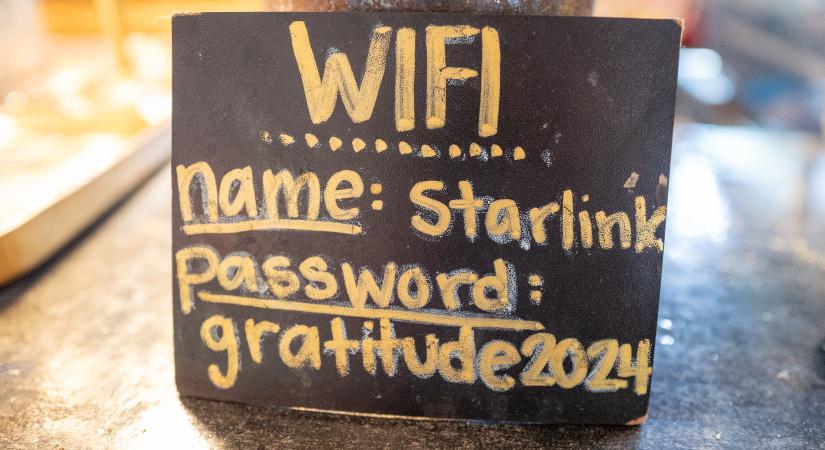 Új frontot nyit Irán: a Starlink is célkeresztbe került