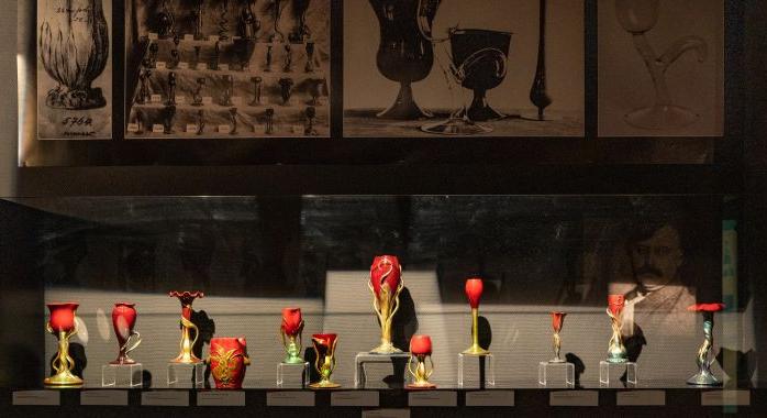 Ezt látni kell: Erotikus mellszobor és monumentális Vaszary kerámia - a budapesti Zsolnay-kiállítás legmerészebb darabjai