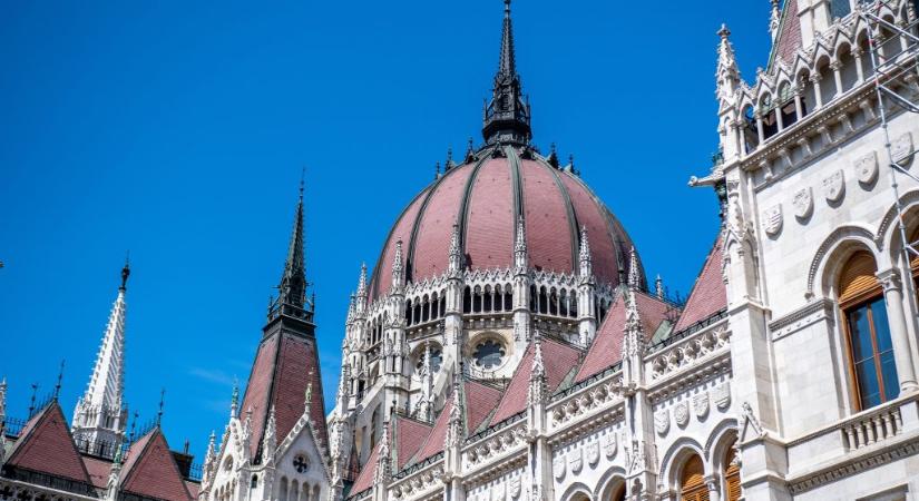 Zsinórban második évben növelte a kormány az államadósságot, megszegve saját tilalmát is