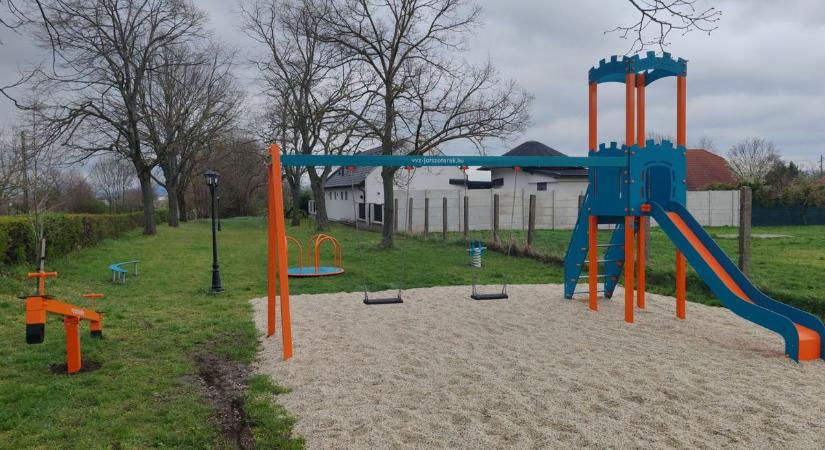 Új játszótérrel gazdagodott Zalahaláp
