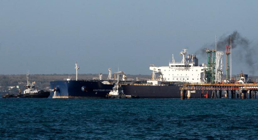 Orosz tankerhajó kötött ki Kubában – mennyi időre lesz vajon elég a segítség?