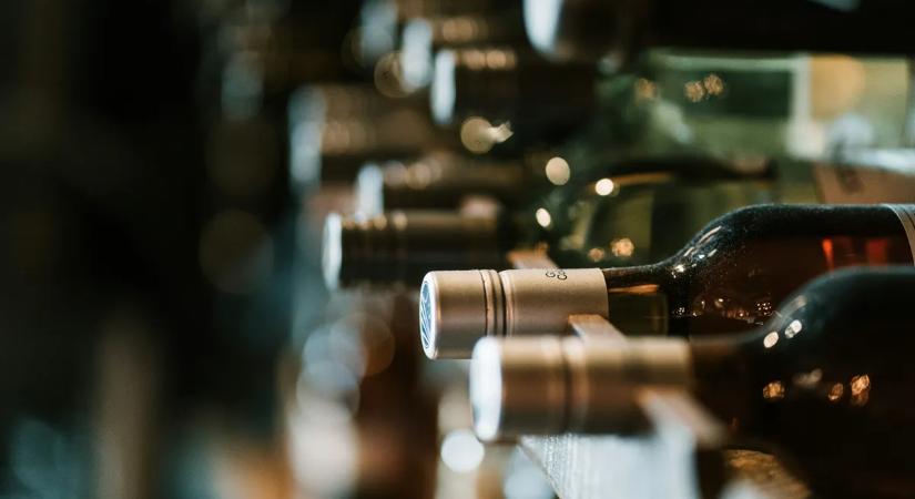 „Történelmet írtunk” - Árverésen kelt el a világ legdrágább bora