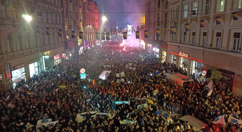 Őrült ünneplés kezdődött Szarajevóban az olaszok kiverése után - videók