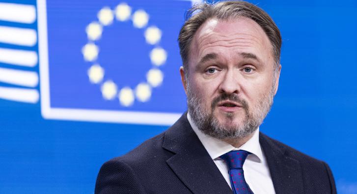 Otthoni munkavégzésre és kevesebb utazásra szólította fel a lakosságot az Európai Bizottság