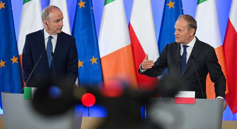 Donald Tusk szerint mélyen aggasztó a Budapest és Moszkva közötti kapcsolat