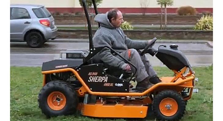 Fűnyíró traktorokat szereztek be Lőrinciben 