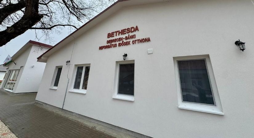 Új idősotthont adtak át Debrecenben - példaértékű a közösségfejlesztés a városrészben