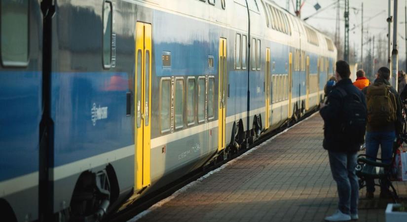 Előszezont idéző erősítés húsvétkor: több ülőhely, hosszabb vonatok