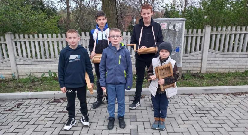 Kattog a bükkfa, ha elnémul a bronz: Idén is útra kelnek a környei kerepelők