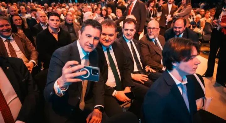 Kvóták, postások, buszok – az RMDSZ mindent megtesz, hogy szállítson két mandátumot a Fidesznek