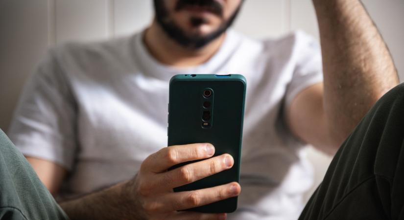 Baj van, nem lehet belépni az egyik nagybank mobilappjába