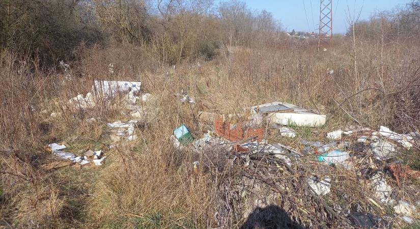14 köbméter illegális hulladékot számoltak fel Dorogon