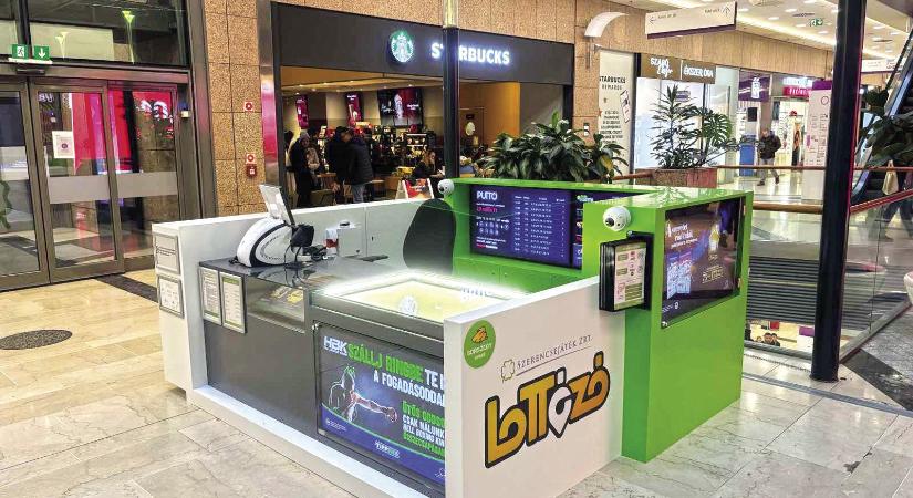 Modern lottózó-szigetekkel erősít a Szerencsejáték Zrt. 2026-ban