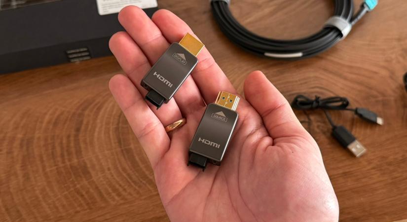Felbukkant egy speciális, lecsatolható adapterekkel ellátott HDMI 2.1-es kábel, amivel akár 300 méternyi távolság is áthidalható