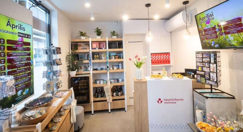 Új Tourinform pont segíti a turistákat a Kossuth utcán