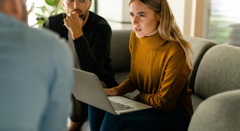 „Hiába vagyok jó abban, amit csinálok, ha ezt senki nem tudja” – Így vetetem magam komolyan nőként a karrieremben