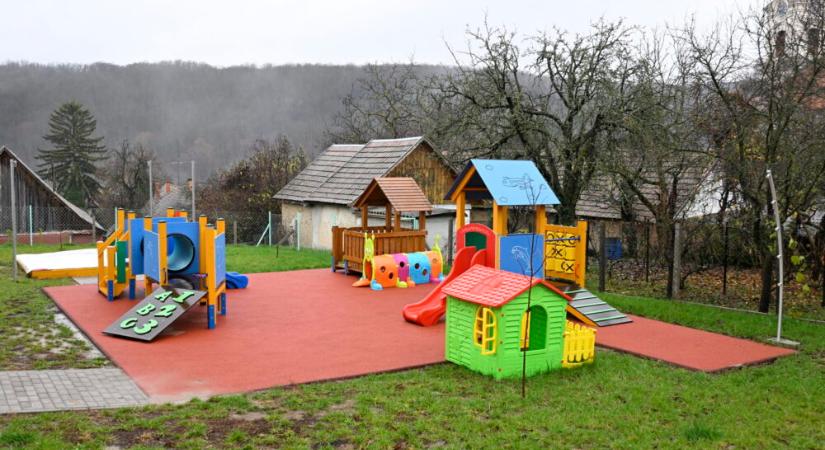 A munkahelyi bölcsődei férőhelyek száma tavaly meghaladta a háromszázat