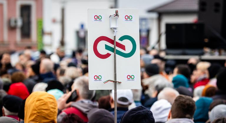 Závecz: tovább nőtt a különbség a Fidesz és a Tisza Párt támogatottsága között