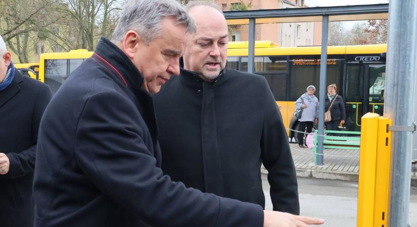 Ezt sok utazó várta már: átadták Szekszárd legújabb fejlesztését (képgalériavideó)