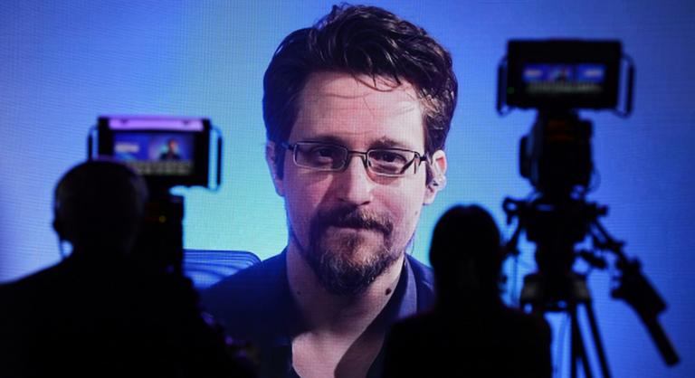 Békaemberek, bűvös kocka, Guccifer és Buddha