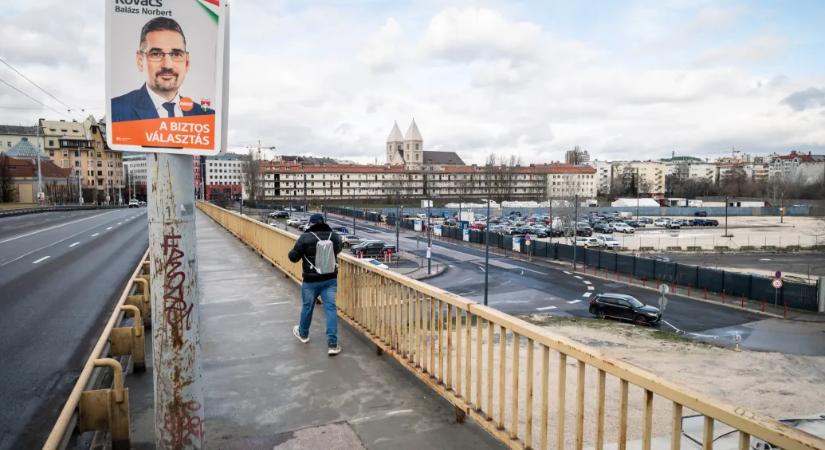 Leszedik a választási plakátokat a budapesti hidak szerkezetéről