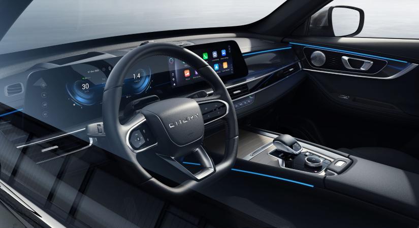 Öntöltő hibriddel is támad a Chery