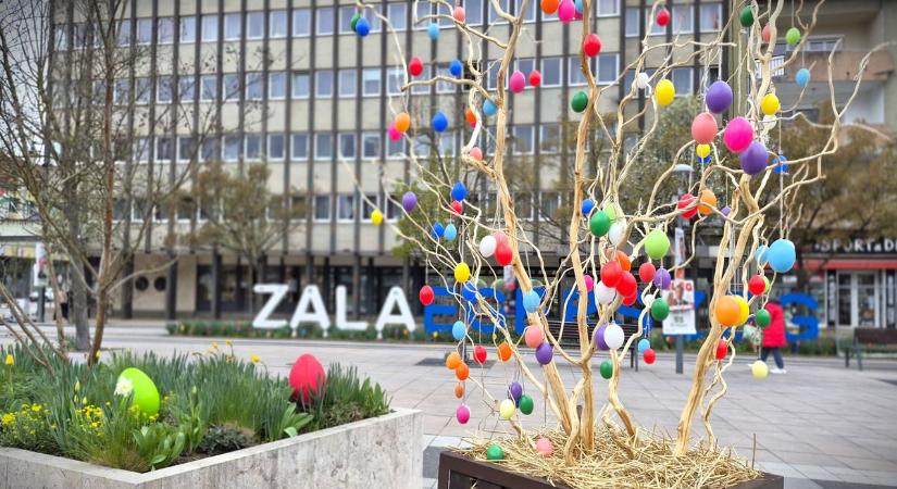 Más ez a húsvét a zalai belváros főterén: nyúl, tojás, plakátok (galéria, videó)