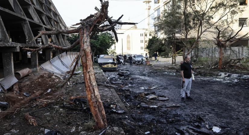 Videón, ahogy az izraeli hadsereg szétlő egy bejrúti lakóházat