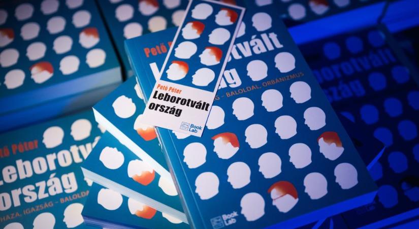 Utoljára a választás előtt: Pető Péter dedikálja a Leborotvált országot