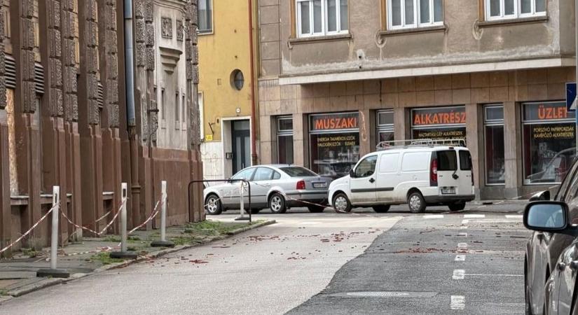 Kiderült, ki fizeti a takarítást a Savaria Szálló környékén