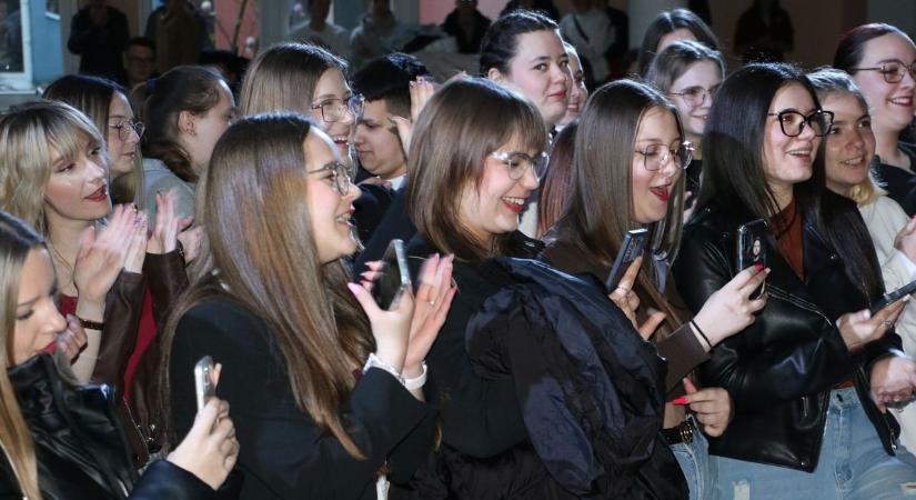 Még a viharfelhőket is elűzte a jókedv: Béres Alexandra és Mehringer Marcell forgatta fel Barcsot