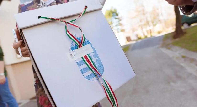 Választási csalás Szentendrén: mozgóurna igényléssel verik át a nyugdíjasokat
