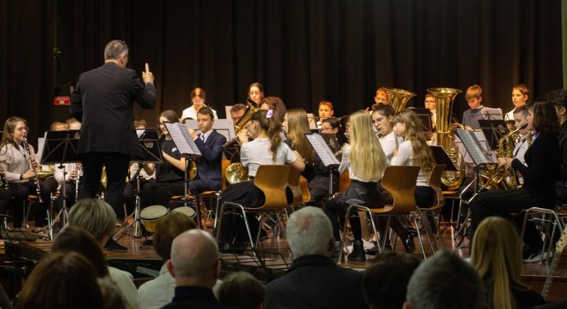 A közös zenélés öröme – koncerten az FFZAMI együttesei