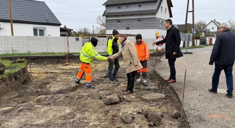 Jelentős fejlesztés Adonyban: 2,2 kilométeren újul meg a főút videó