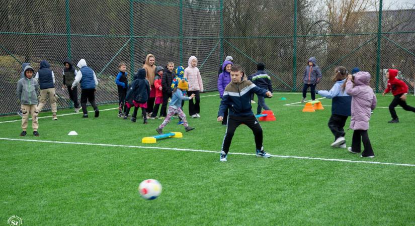 Átadták a magyargoroszlói műfüves sportpályát