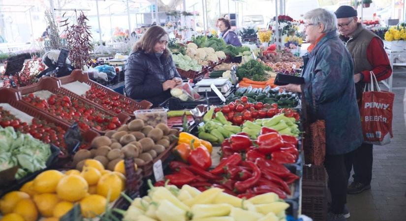 Megőrülnek érte a vásárlók: ezért van most tömeg a Búza téri piacon (fotók, videó)