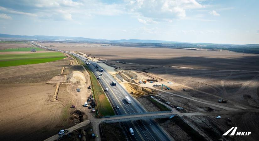 Teljesen átépül az M1-es ezen a szakaszon: már most látni a változást fotó