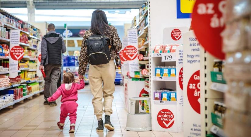 Utazol vagy vásárolnál az ünnep alatt? Így alakul a húsvéti nyitvatartás és menetrend