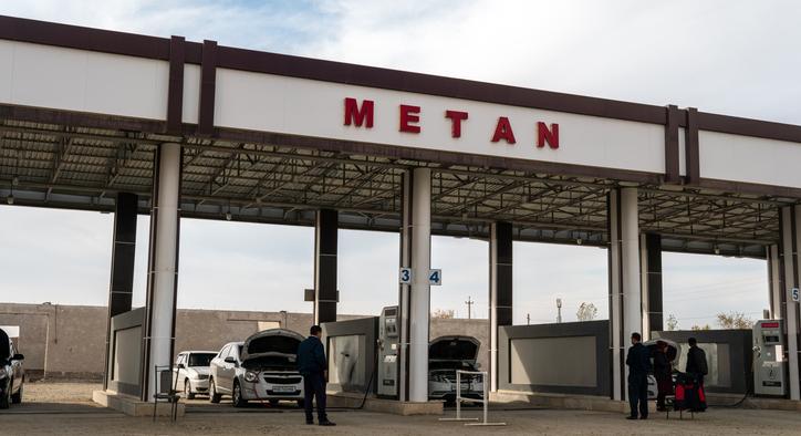 Egy ázsiai ország betiltotta a készpénzfizetést a benzinkutakon