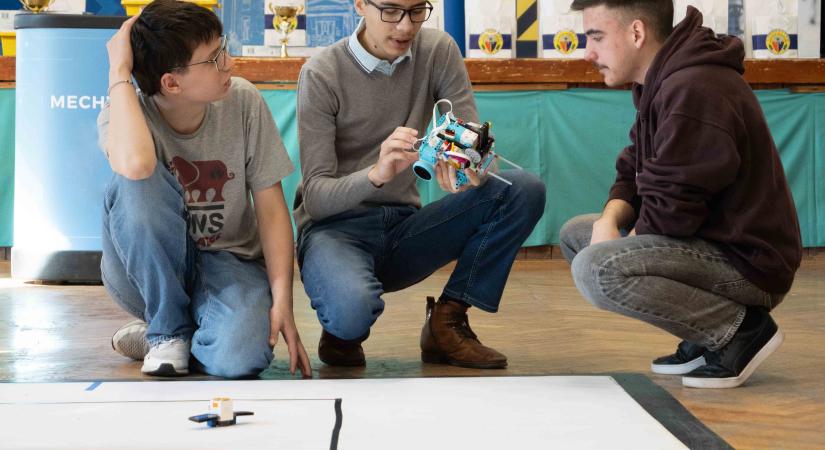 Diákok építettek robotokat Debrecenben