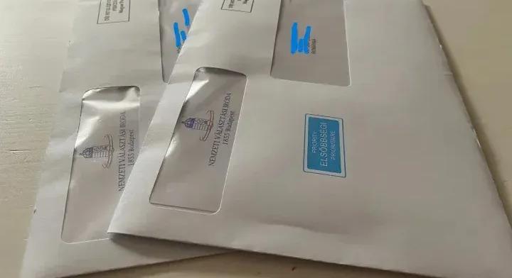 Féltik a szavazataikat: több erdélyi Tisza-szavazó személyesen viszi a borítékját Magyarországra