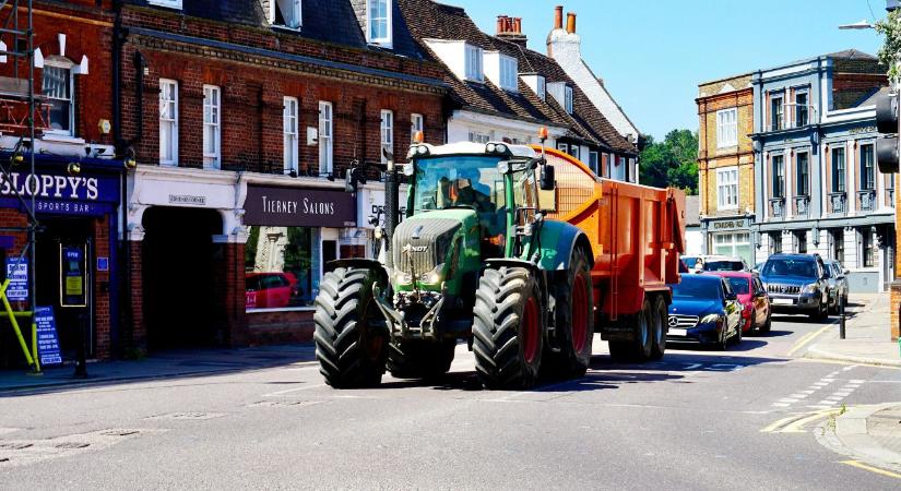 Egymásnak estek a gazdák a KRESZ-módosítások miatt