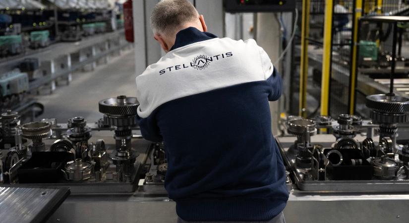 Kigyulladhat az autód? 700 ezer járművet hív vissza a Stellantis