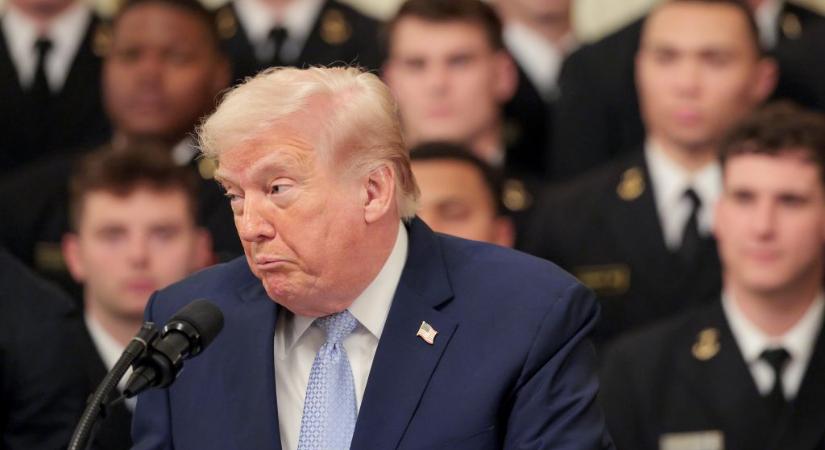 Donald Trump kibillent