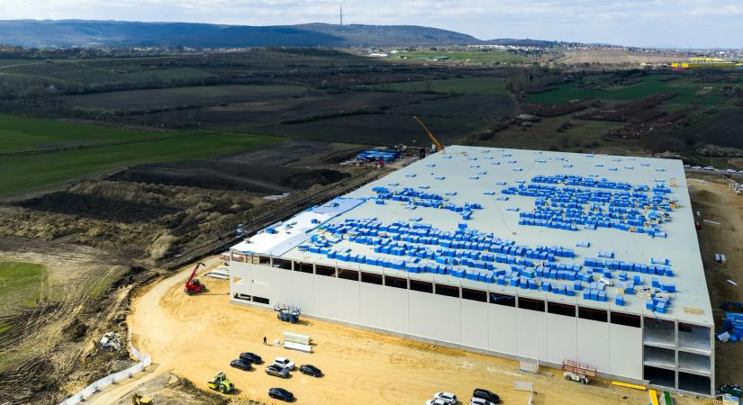 Stratégiai kapu nyílik Sopronnál – Felkerült a bokréta az M85 melletti logisztikai központra