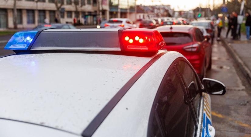 Baleset a délutáni debreceni csúcsban: hét ember utazott az autókban, mentő is érkezett!