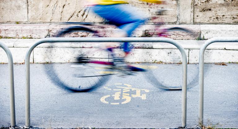 Rendet tesznek a futárok közlekedésében, aláírták a nyilatkozatot